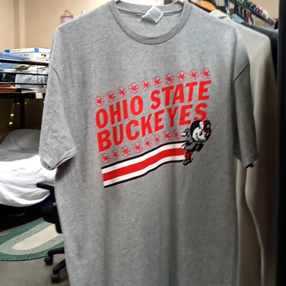 Three Ohio state large t shirts